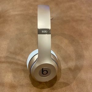 gold beats solos 3 !!